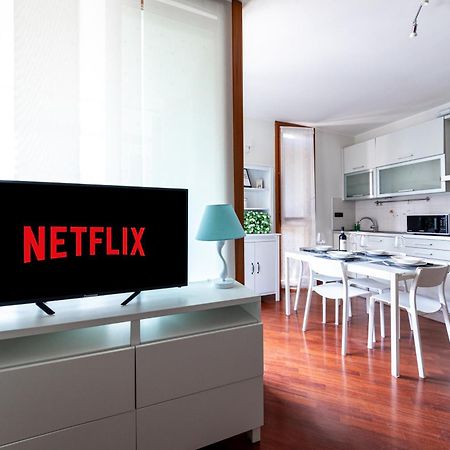 Appartamento Caterina A 5 Minuti Da Milano Fiere E San Siro Con Wifi-Netflix-Free Parking Dış mekan fotoğraf