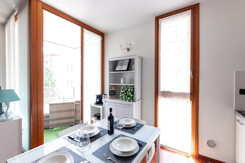Appartamento Caterina A 5 Minuti Da Milano Fiere E San Siro Con Wifi-Netflix-Free Parking Dış mekan fotoğraf
