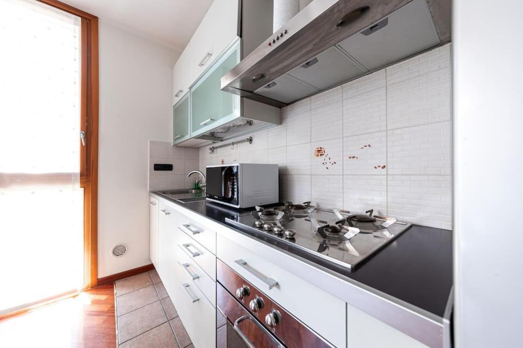 Appartamento Caterina A 5 Minuti Da Milano Fiere E San Siro Con Wifi-Netflix-Free Parking Dış mekan fotoğraf
