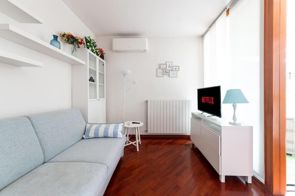Appartamento Caterina A 5 Minuti Da Milano Fiere E San Siro Con Wifi-Netflix-Free Parking Dış mekan fotoğraf
