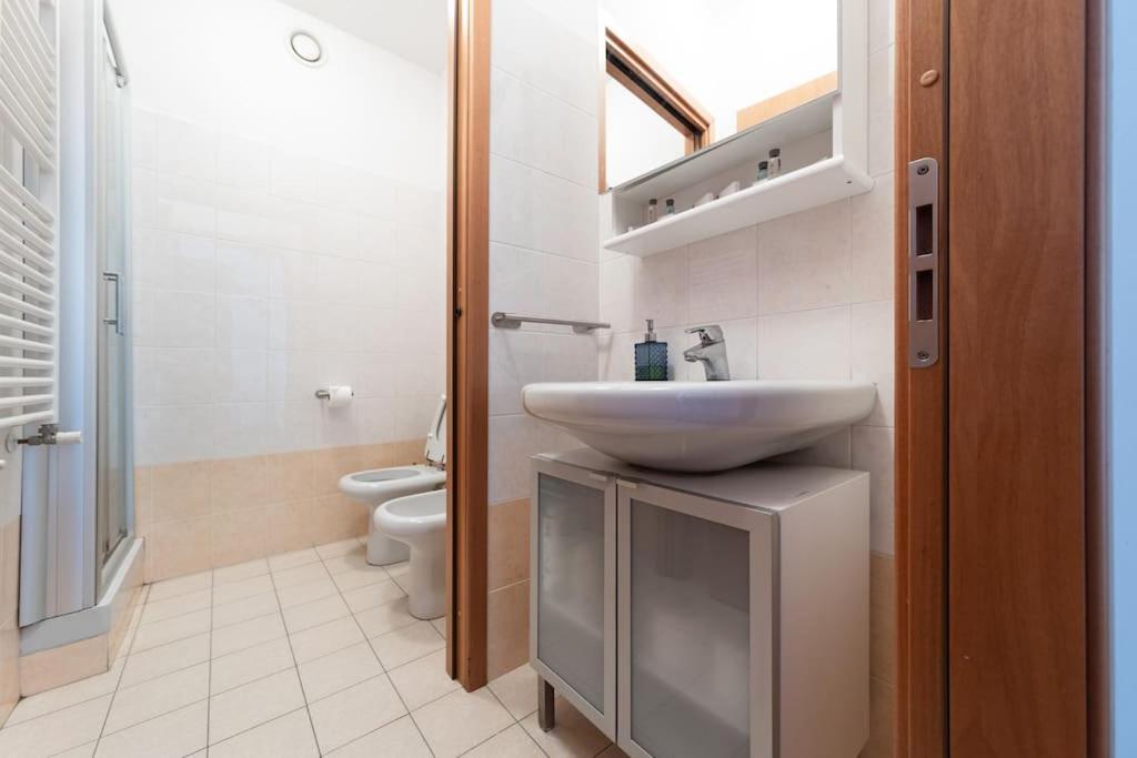 Appartamento Caterina A 5 Minuti Da Milano Fiere E San Siro Con Wifi-Netflix-Free Parking Dış mekan fotoğraf