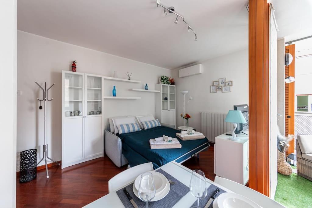 Appartamento Caterina A 5 Minuti Da Milano Fiere E San Siro Con Wifi-Netflix-Free Parking Dış mekan fotoğraf